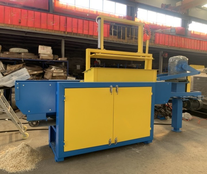 Измельчитель древесины Cronver ST 1500