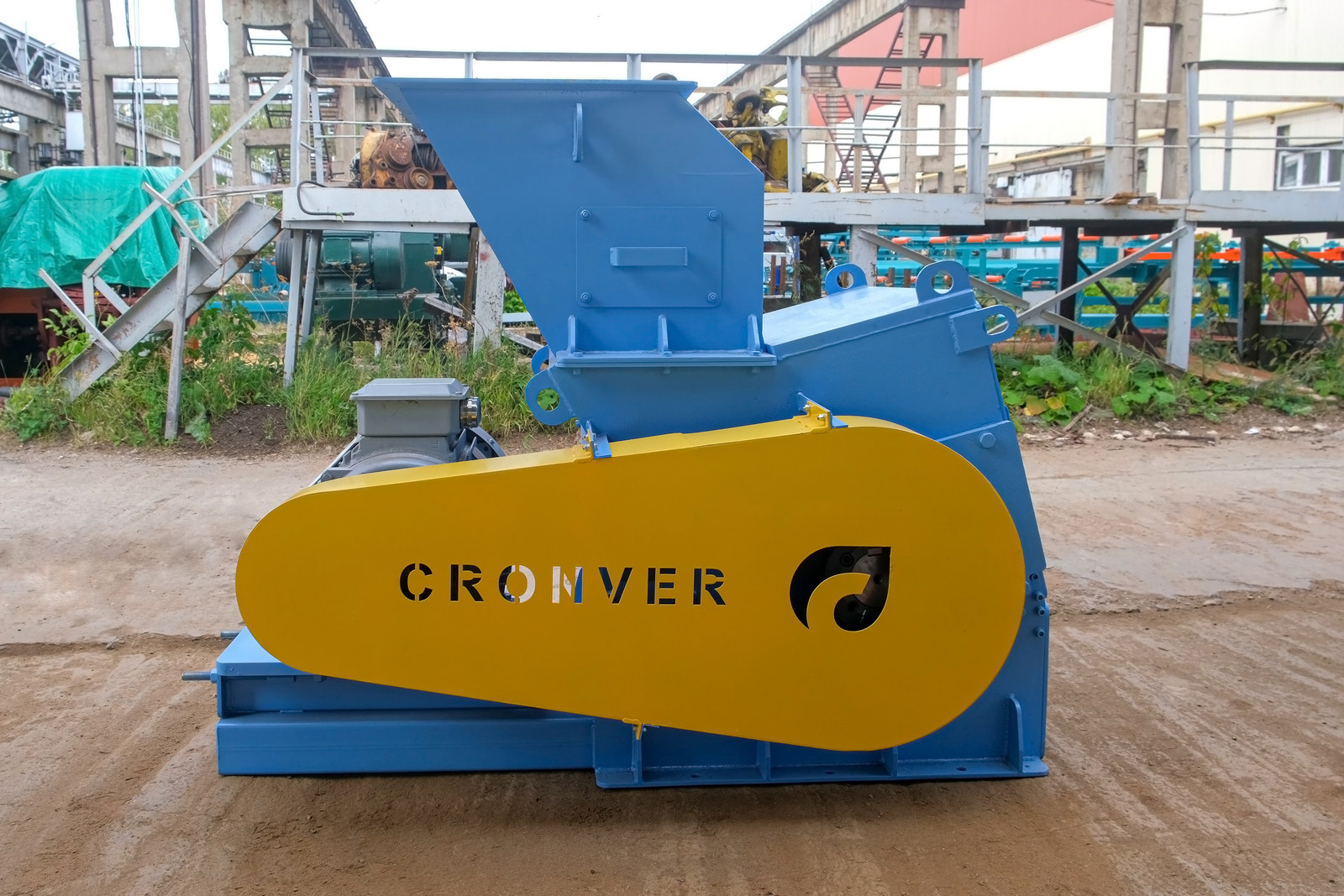 Измельчитель деревьев промышленный Cronver DG 90