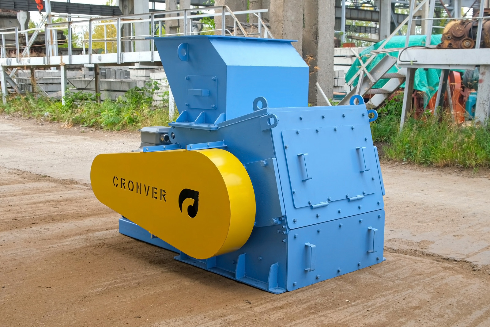 Измельчитель деревьев промышленный Cronver DG 90