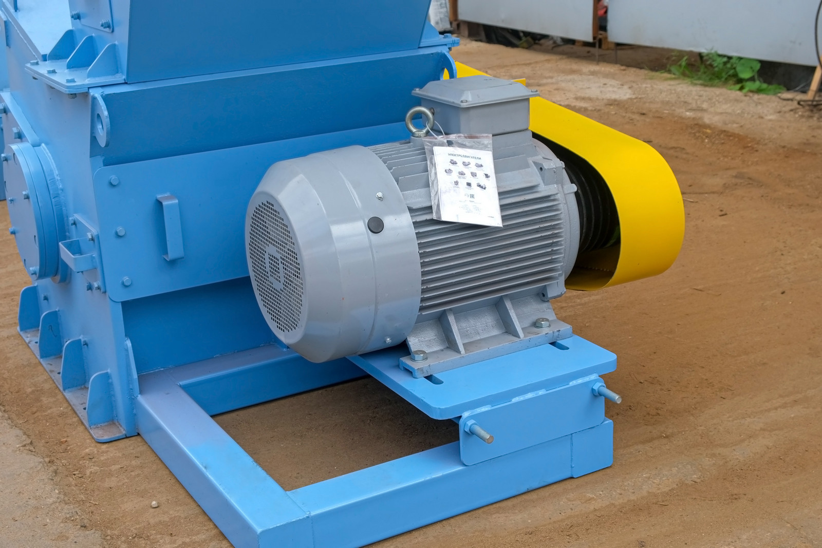 Измельчитель деревьев промышленный Cronver DG 90